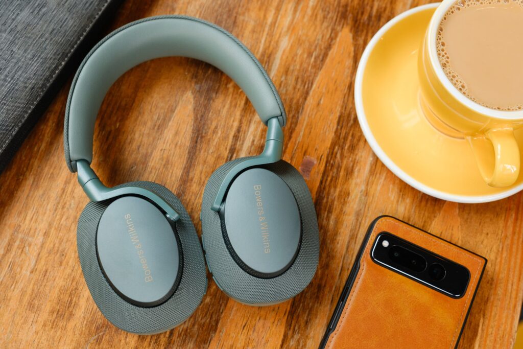 Bowers and Wilkins PX7 S2e headphones now available at a discount