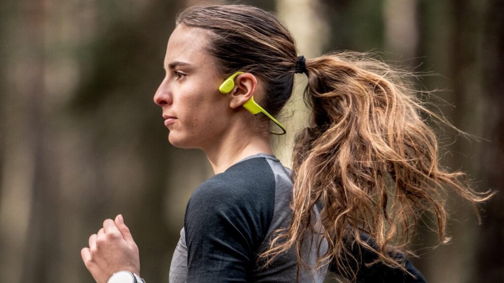 Choosing the right headphones for workouts: bone conduction vs. traditional earbuds