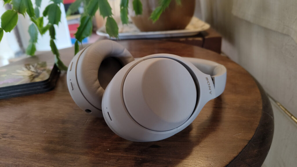 Sony WH-1000XM6 headphones: a premium audio experience