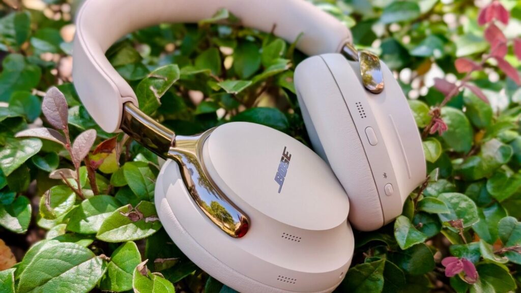Bose QuietComfort headphones combine elegance and comfort